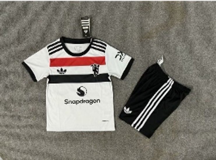 MANCHESTER UNITED THIRD 24/25
(JERSEY AND SHORTS)